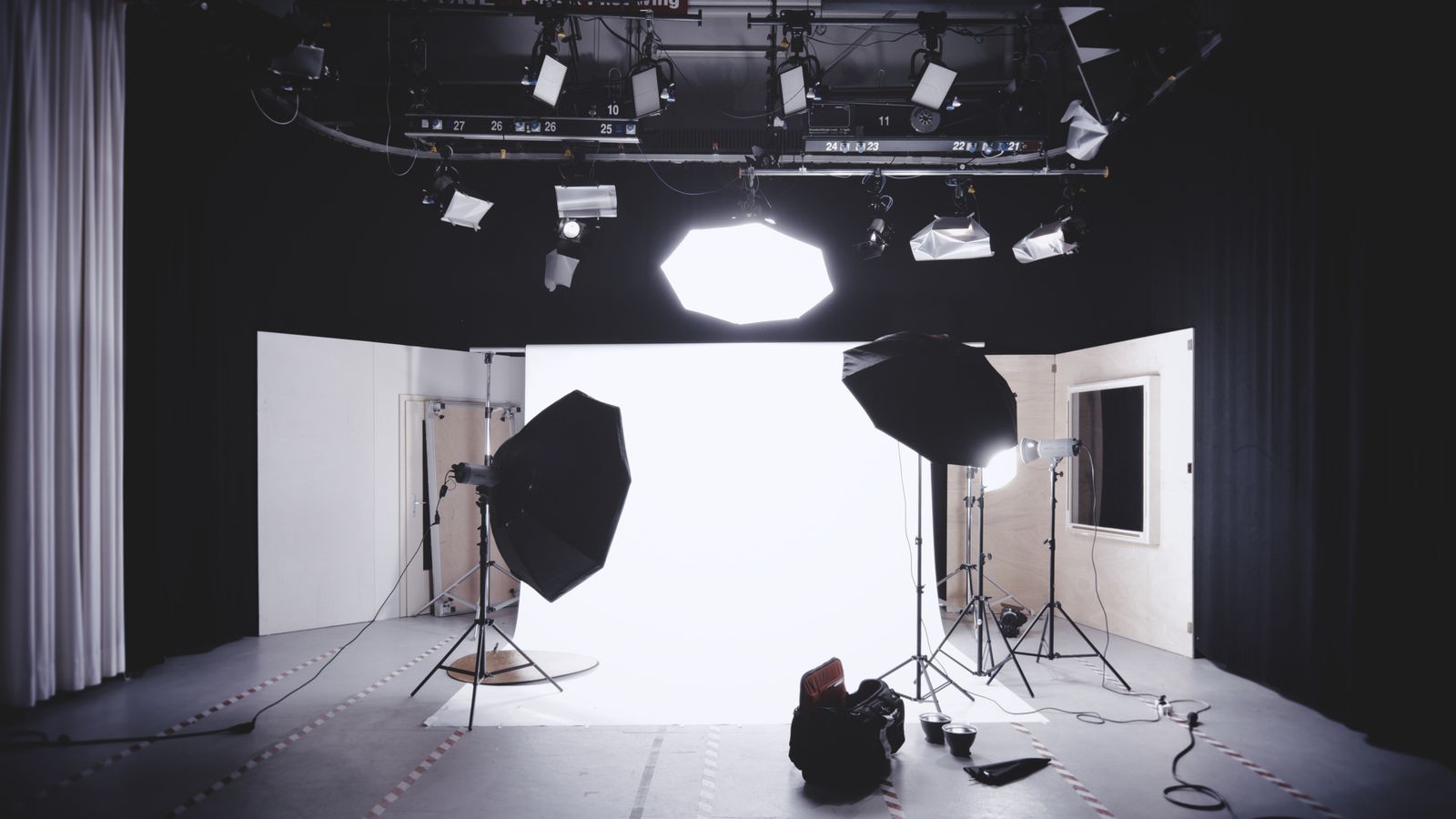 The Blackbox, a full blackout cyclorama studio with an overhead lighting rig